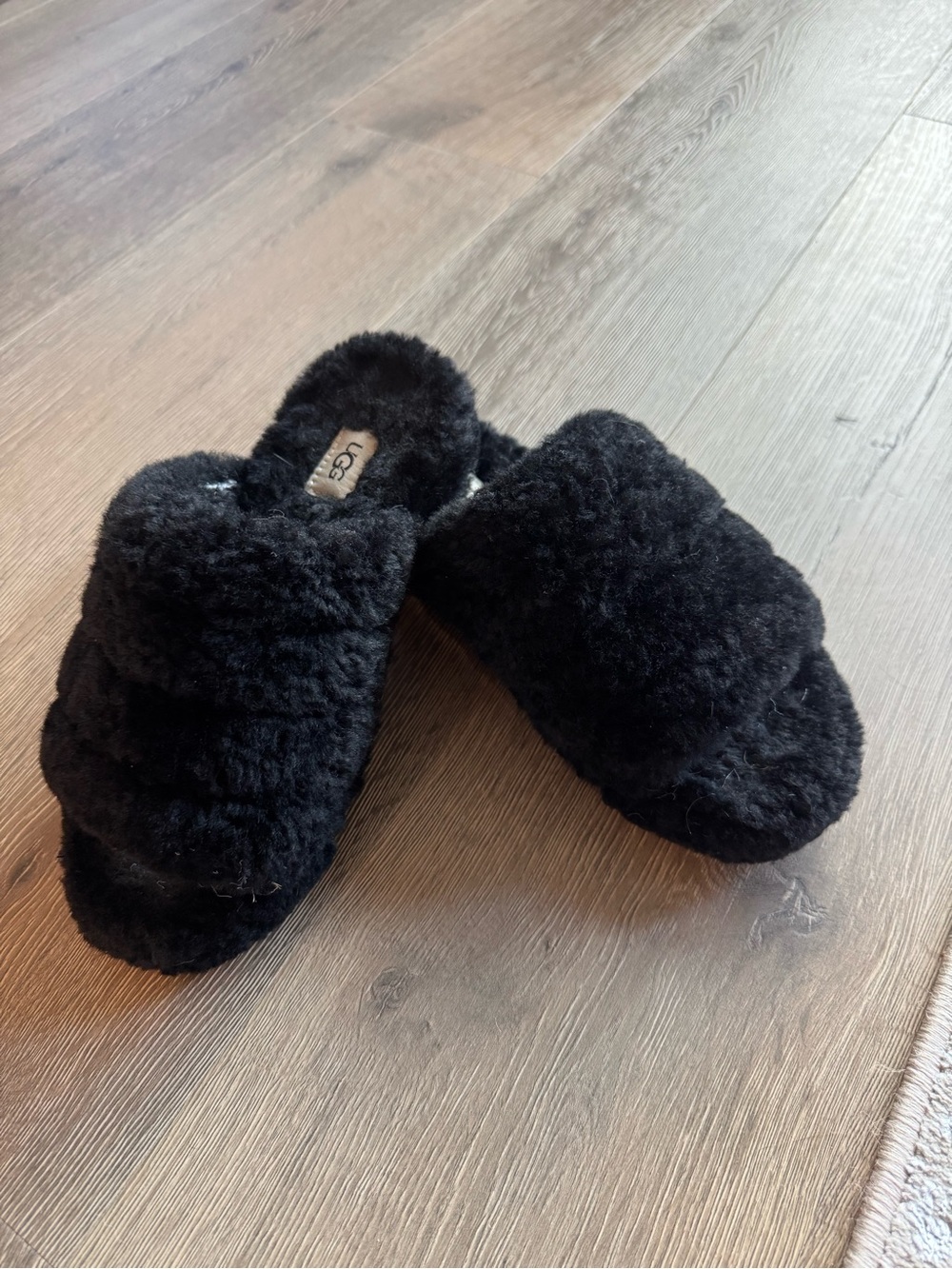 UGG Black Plush Shearling Slide Slippers (mint condition) size 6